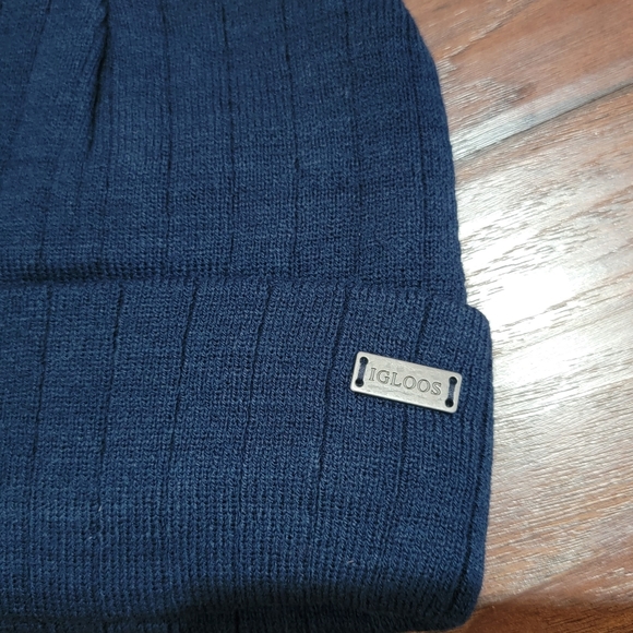 IGLOOS winter hat - Picture 2 of 4